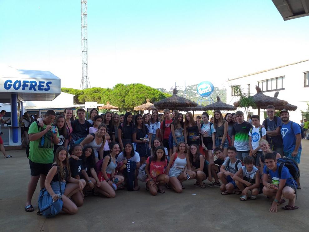 Gairebé 200 joves d'Osona es remullen a Waterworld